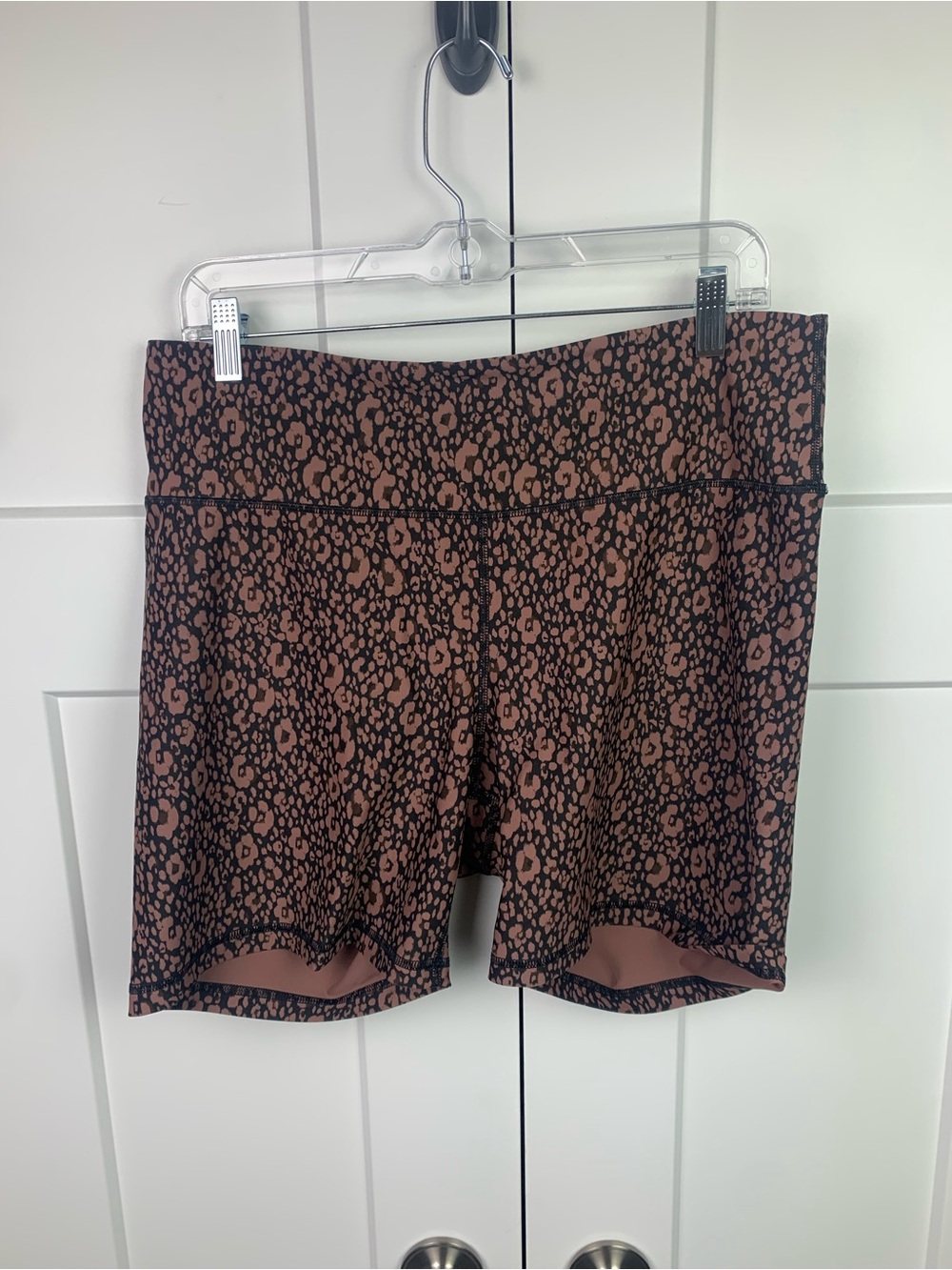 Old Navy Active Powersoft High Rise Bike Shorts Leopard Cheetah Print XL 6 in